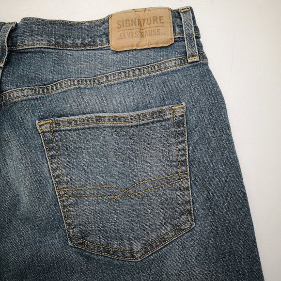 Signature by Levi Strauss Men's Size 36/32 Medium Wash Straight Leg Jeans - Picture 10 of 14